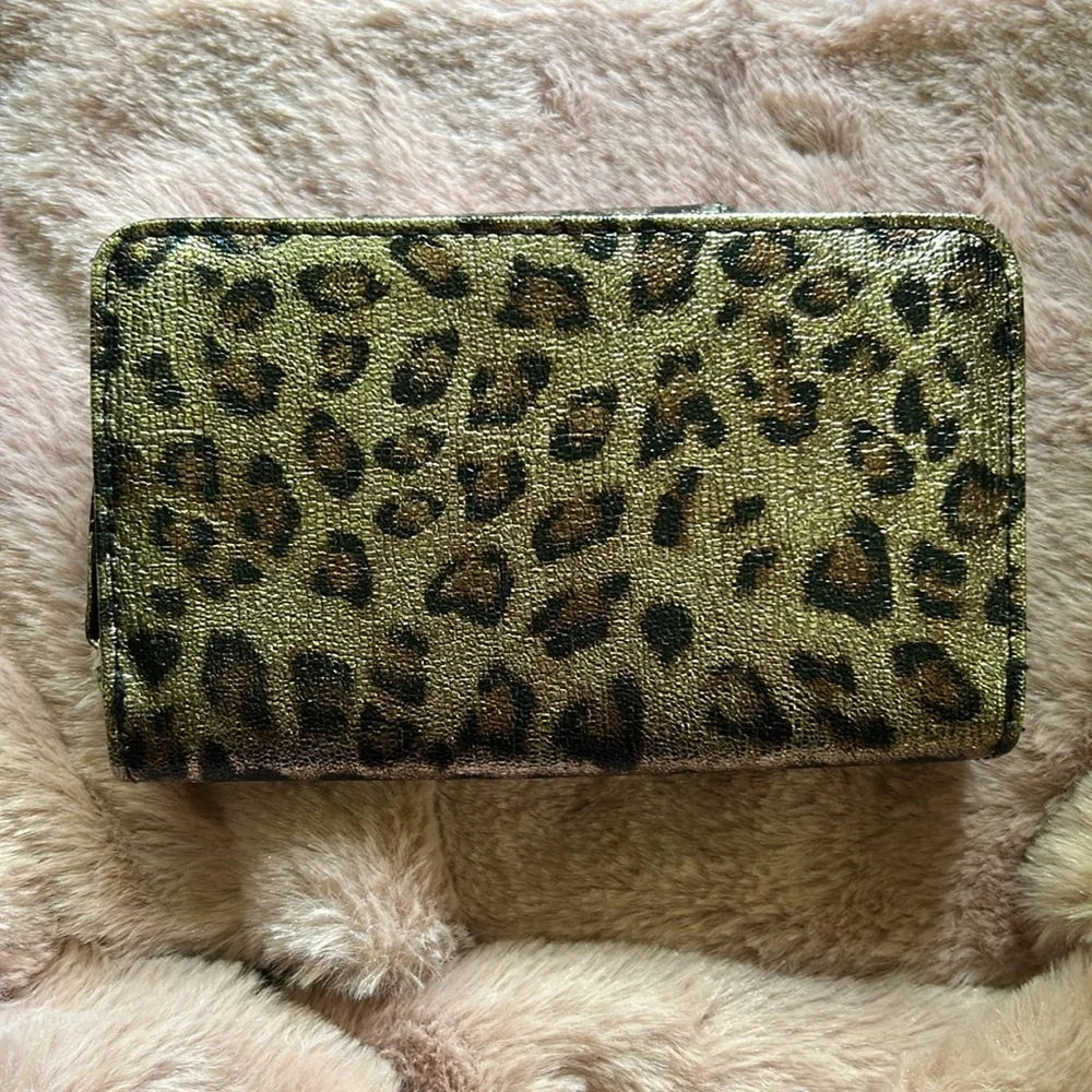 Tahari Metallic Leopard Print Wallet - Picture 3 of 11